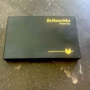 Dr.  Hauschka powder duo 02 warm breeze, summer impressions bronzer.